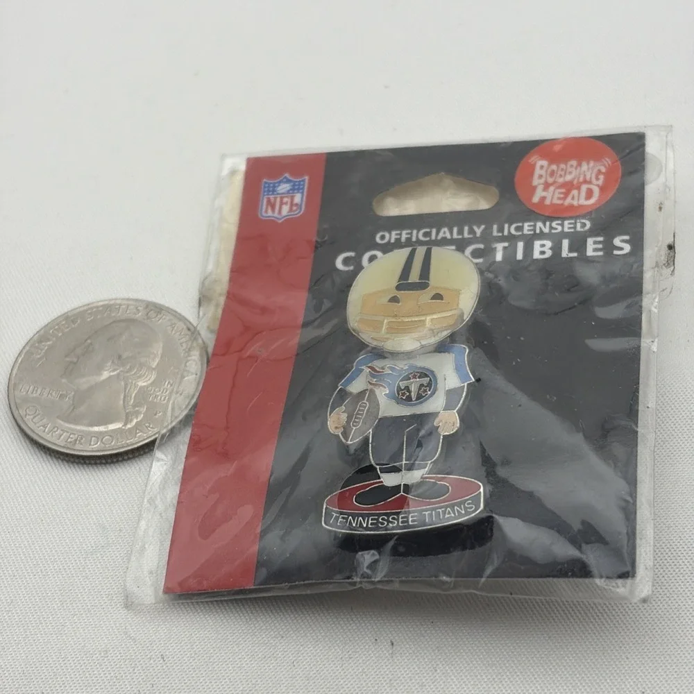 NFL Tennessee Titans Player Bobbing Head Football Hat Lapel Pin